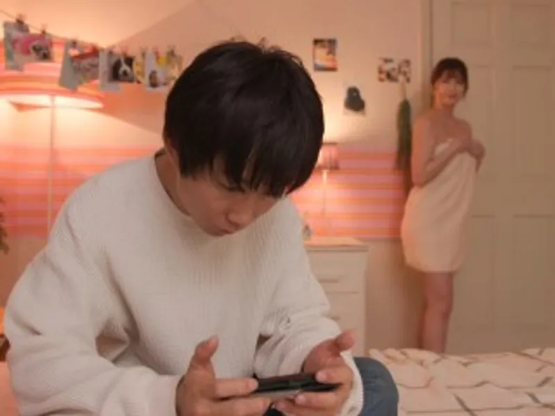 Cô chị dâm dâm, gạ quan hệ bồ của em gái