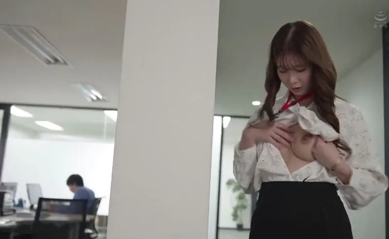 Bí ẩn của cô nhân viên giao diện chỉn chu nghiêm nghị, nhưng thực chất là "thánh dâm" đích thực.