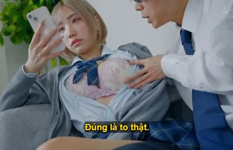 Cô bé học sinh gái tính tình băng giá, chỉ đòi tiền là anh muốn hành động gì với em cũng được.